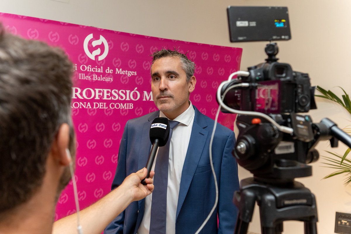 COMbalears's tweet photo. El #Comib celebra su Patrona bajo el lema “Orgullo de ser médico”

Durante el acto se entregaron las #insignias de oro y plata en reconocimiento a los médicos que cumplen 50 y 25 años de colegiación.

Te contamos más aquí 📲 https://t.co/YiVV9yPnK7

#Patrona23 https://t.co/IvhEAPNIsI