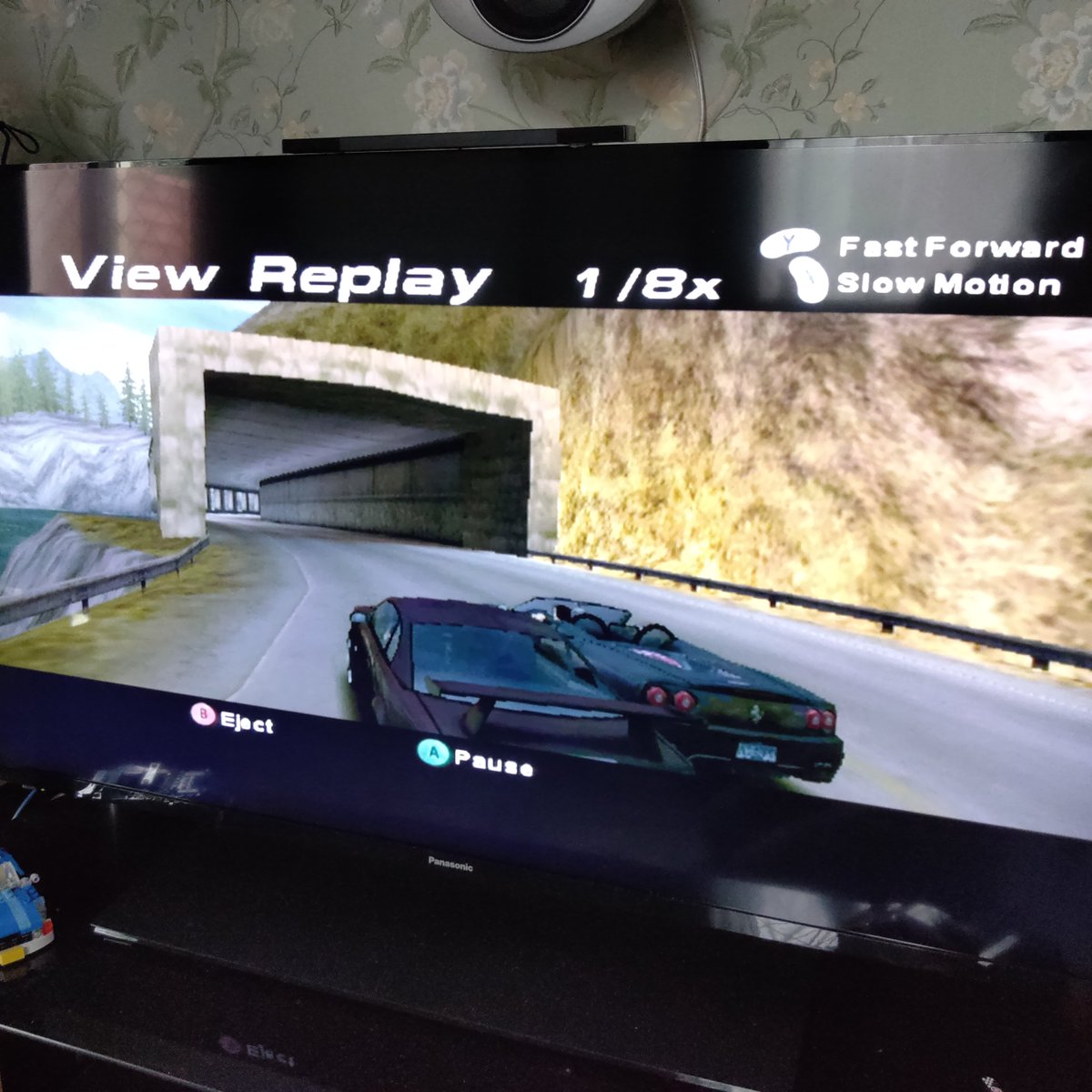 lilock33's tweet photo. Kicking the weekend off with some Hot Pursuit 2. 😀

#RetroGaming #GameCube #NeedForSpeed #NeedForSpeedHotPursuit2 https://t.co/bRulRNVsKY