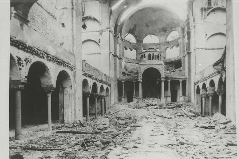 amyspitalnick's tweet photo. Last night, I went to Shabbat at a Berlin synagogue that was destroyed during Kristallnacht. The Pittsburgh verdict came out as I was headed to services.

It was the most meaningful moment of my trip, sitting in that synagogue thinking about the long arc of Jewish resilience. https://t.co/aQhPdWtC6g