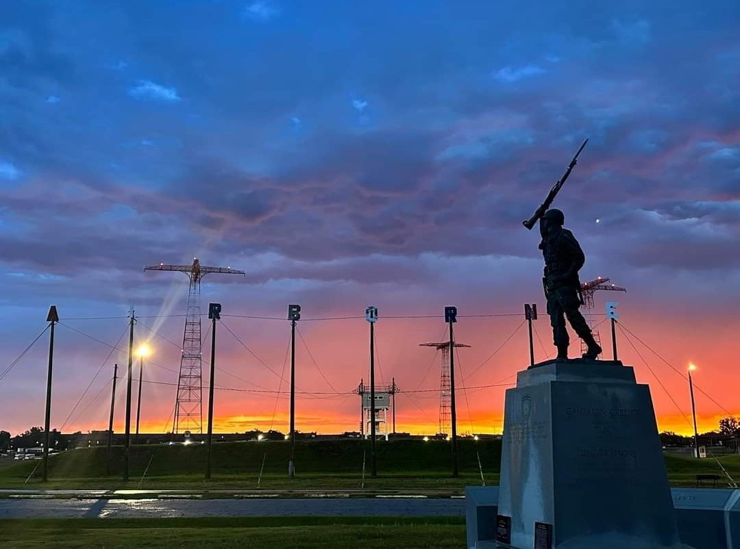 Sunrise over Fort Benning Airborne School and 11th Airborne statue. #Angels 🇺🇲 🇺🇲