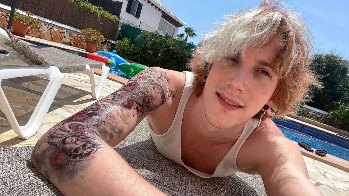 EthanTryce's tweet photo. Sorry, I’m on holidays !! Never on twitter 😅 https://t.co/IkWsUfGQU5