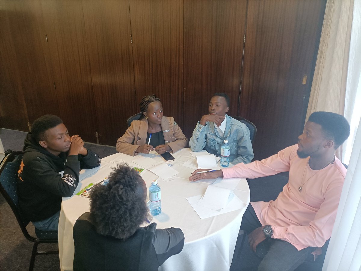 benbosire10's tweet photo. @KemeaKenya Youth Exploring cultural norms and finding out which ones have become obsolete #GenderBeliefSystems #GenderEquality Training https://t.co/GREwgi00Iv