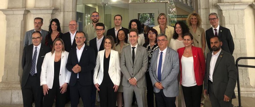 Els 21 regidors i regidores del nou <a href="/ajfigueres/">Ajuntament de Figueres</a> s’han fet la fotografia de grup després del ple d’investidura. <a href="/jordimasquef/">Jordi Masquef Creus</a> és l’alcalde que governarà amb majoria absoluta.