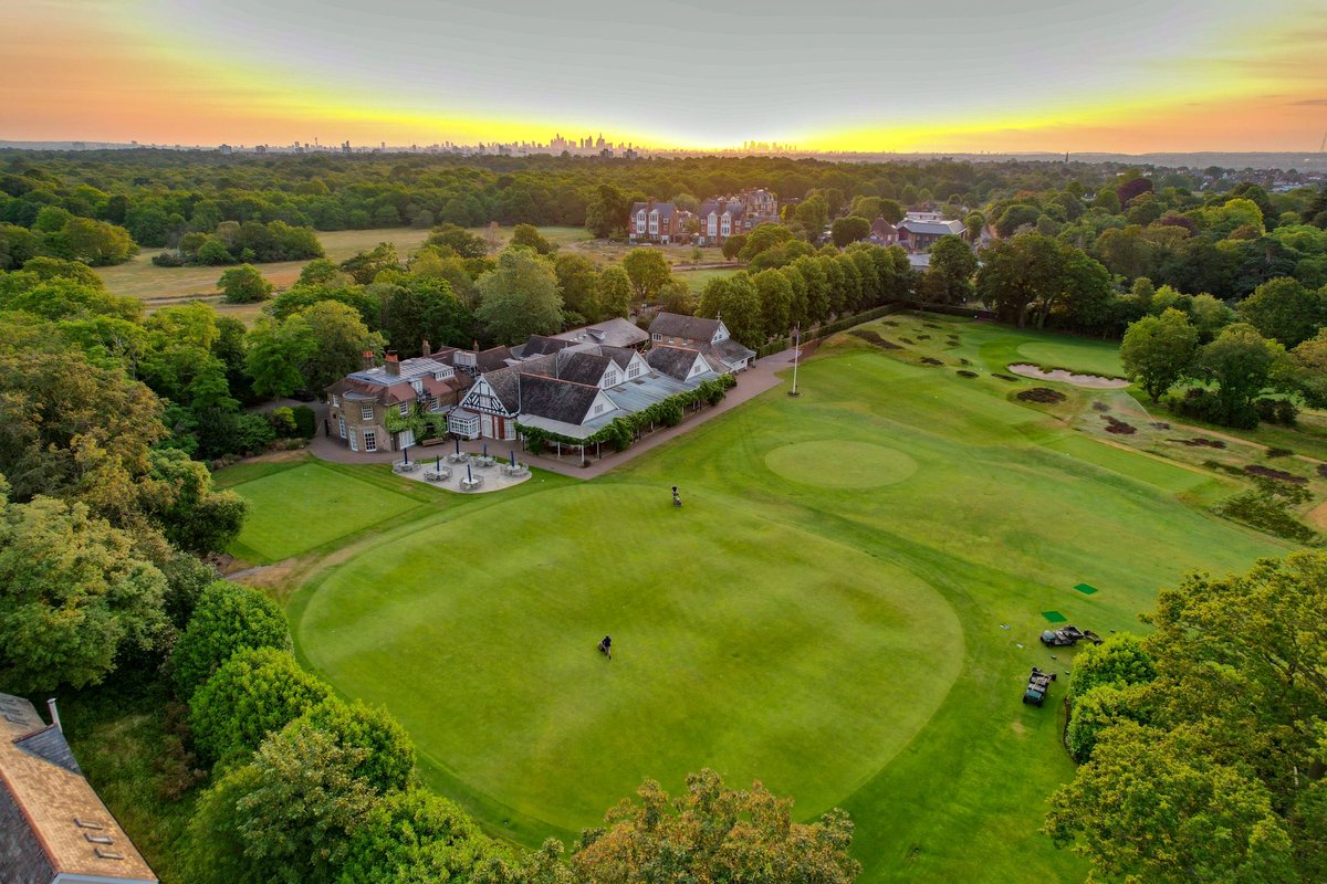 royalwimbledon's tweet image. Getting ready for Members Day 2023. Preparing the putting green for the 9 hole Charity Challenge later. Great picture provided by Jake Austin our First Assistant.