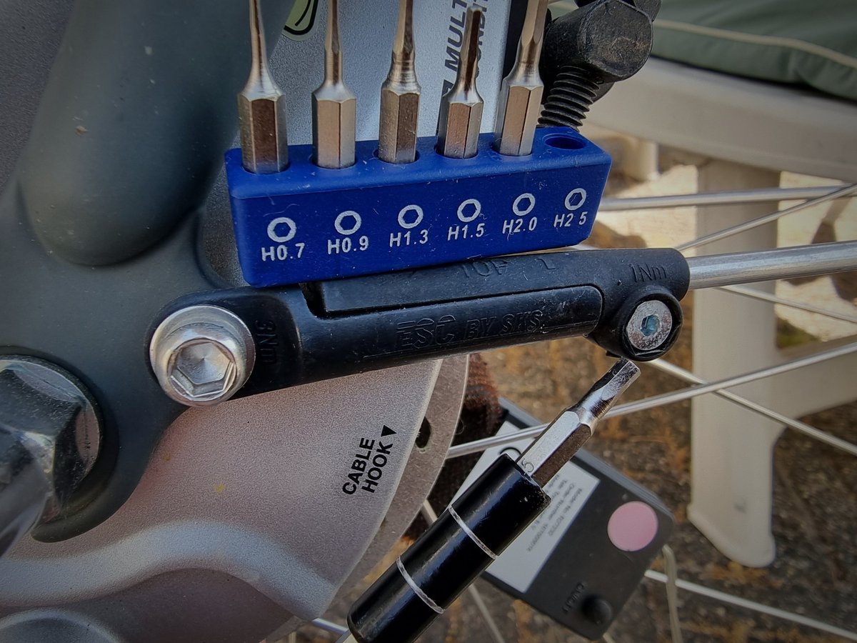 PaulJanPauptit's tweet image. People creating childrens bikes absolutely love allen keys, and of course I couldn't find my 2.5 to adjust this front mudguard.

@iFixit toolset here to save the day. Bought to fix a Wii U, but helped with so many common household items. 🥰

#IDontKnowWhatImDoing #ButITry