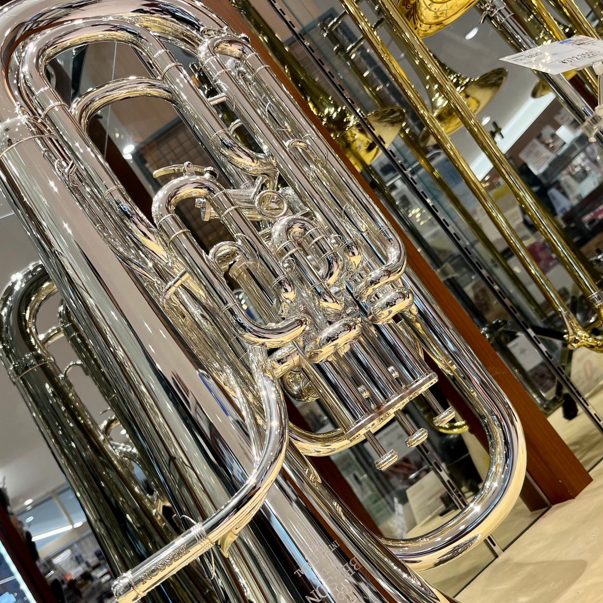 shima_e_masaki's tweet image. 当店にユーフォが届きました✨
学生さんに人気の品番、
#Besson #BE767
です。

ユーフォの甘い音色には
何度でも恋をしてしまいますよね💘