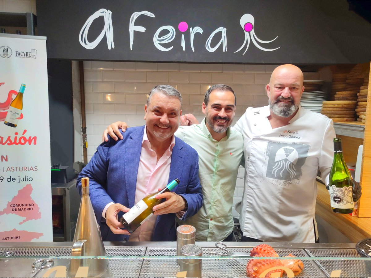 J_Caamano's tweet photo. @tiziacue @pulpopasion @Nacho_Sandoval @PagosdelRey Ni lo dudes Leticia . En Gijón también encontrarás excelentes locales participantes de @pulpopasion .
@Nacho_Sandoval
#PacoGomez Chef
@Ale_Caamano https://t.co/JqNXCmZotP