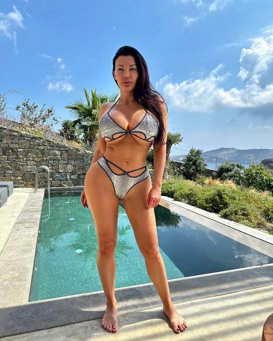 Under the Greek sun again https://t.co/QxbjDNa4JB