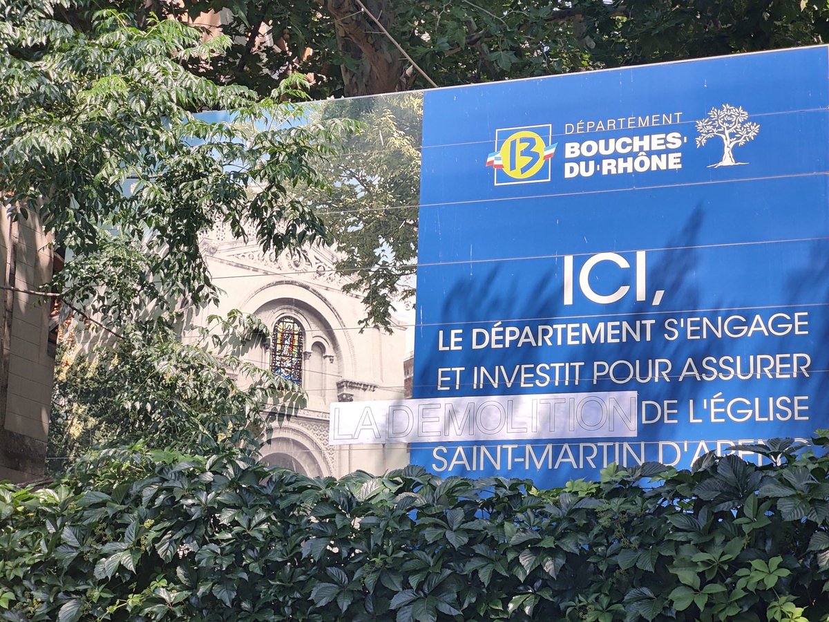 DavidLaMars's tweet photo. Belle mobilisation autour du CIQ Arenc-Villette pour sauver l'église Saint-Martin et ses platanes centenaires de la destruction pour en faire un lieu de culture et de verdure. Bref pour que @departement13 et @MartineVassal tiennent leurs promesses après son rachat au Diocèse https://t.co/VApWkArXmY