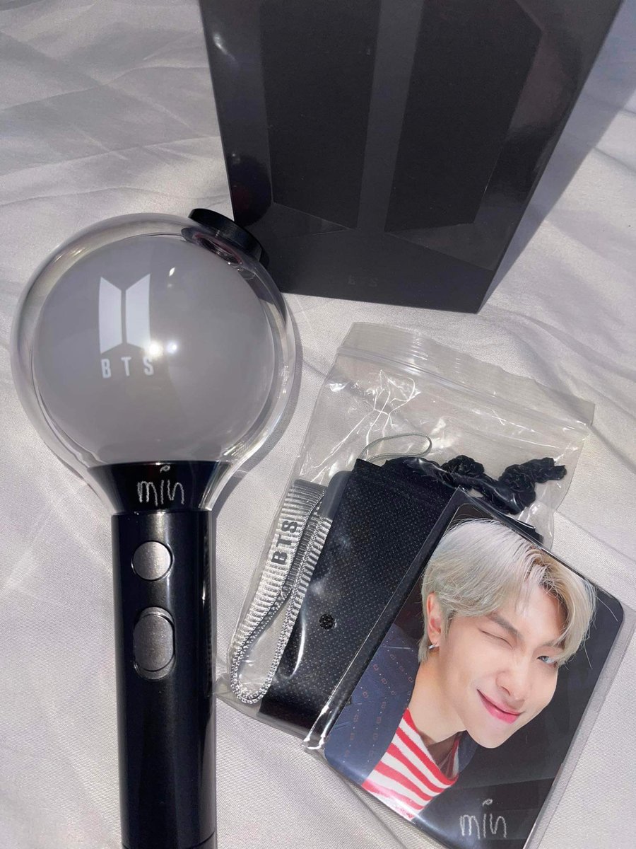 nootbuys's tweet photo. wts lfb ph help rt pls!

bts army bomb SE — 2,250 php
complete inclusions, brand new (never used) with ot7 pcs
read https://t.co/1YuZqDoHFi before u dm/claim. https://t.co/RJhva1Exhf