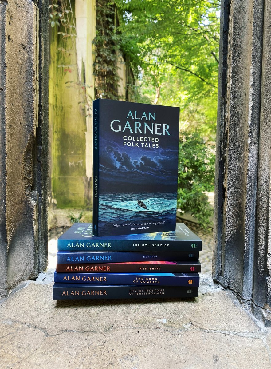 HarperCollinsCh's tweet image. Have you seen our stunning new look for Alan Garner's novels? Here's what you can look forward to...
🦉 The Owl Service
🏰 Elidor
🐺 The Weirdstone of Brisingamen
🌙 The Moon of Gomrath
📕 Red Shift 
📚 And, for the first time in paperback, Collected Folk Tales

Coming 6th July!
