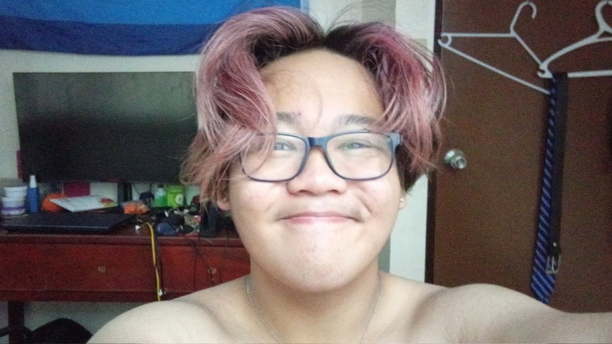 ethan ! on Twitter "GUYS I GOT MY EARS PIERCED"