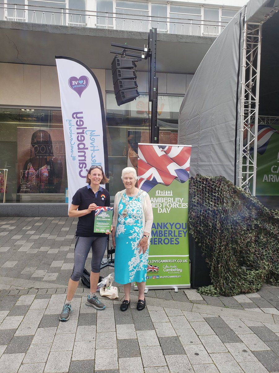 Collected my Camberley Heroes award earlier, straight from @frimleyparkrun Thank you @LoveCamberley for the goodies #Girlguiding #volunteers @Guiding_LaSER @GGSurreyWest