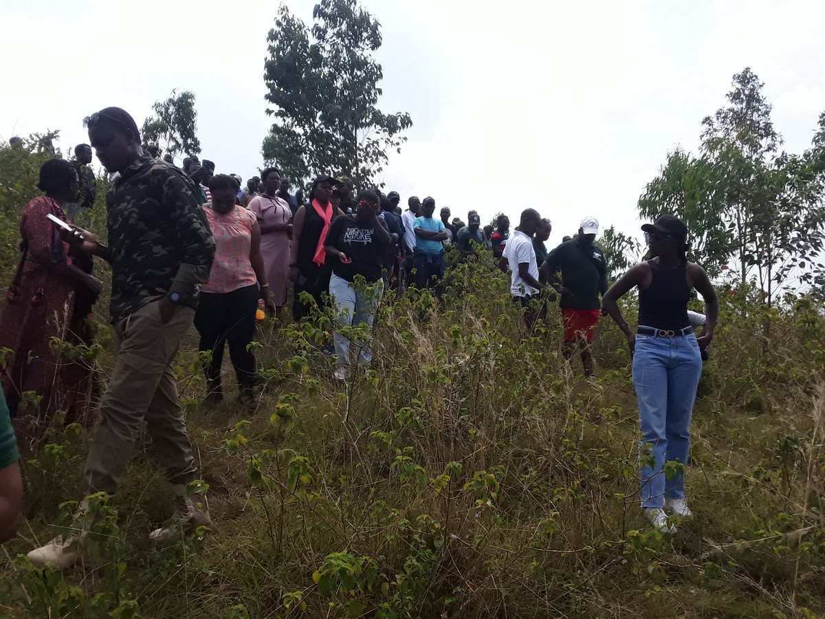 Imvaho_Nshya's tweet photo. Abaturage 120 ba @MuyumbuS muri @RwamaganaDistr, barimo gusobanurirwa amateka y'urugamba rwo kubohora igihugu igice cya I. Hano bari ku musozi wa Nyabwishongwezi mu karere ka @NyagatareDistr muri @RwandaEast barahava berekeza #Gikoba na #Shonga mu murenge wa @TabagweSector https://t.co/hrZNqiUfCf