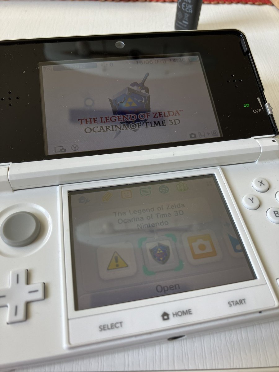 CzStage's tweet photo. They are old but both are new for me 😎💕

#Nintendo #3DS #Zelda #ocarinaoftime3D #colection #consoles #game #game #beargamer #gaygamer https://t.co/TuViGSkbn3