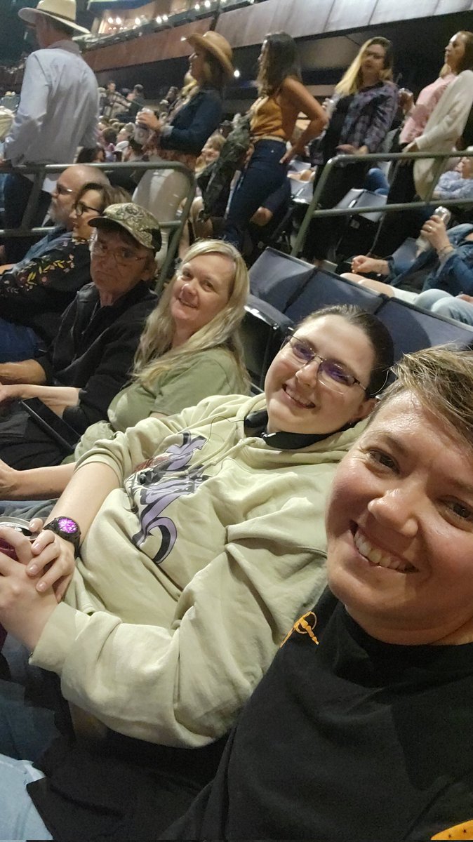 Shoebe2010's tweet photo. Thank you @VetTix for the seats to the Brooks &amp; Dunn concert in Ohio!!! https://t.co/btY6Sm24Zp