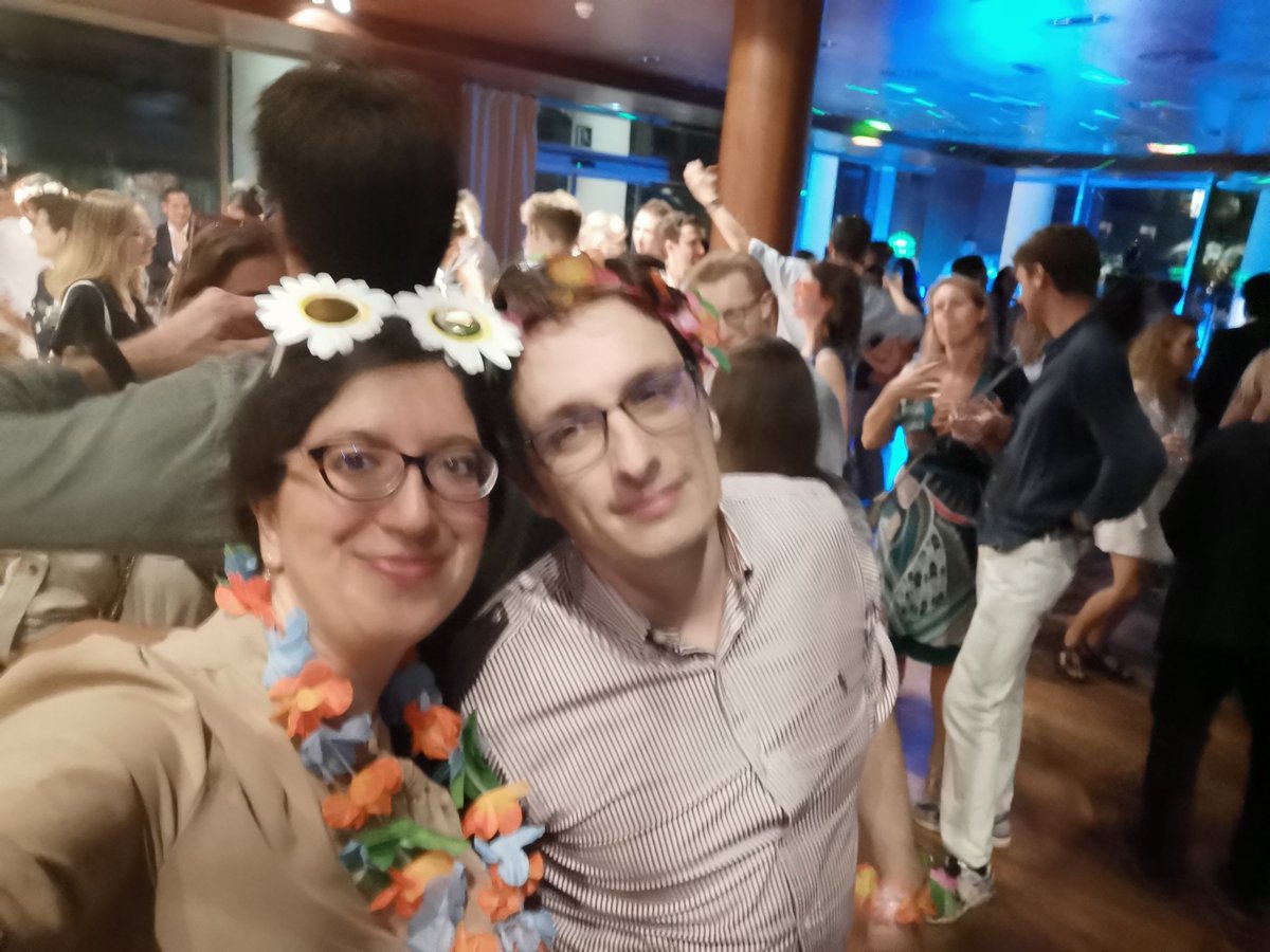 Un unforgettable #ESGAR2023 in #Valencia with excellent scientific program and warm <a href="/EsgarSociety/">ESGAR</a> family
Loved the TOP20 presenter award for the resident I mentored and to give help in partially organizing some fun at the party 🎊🎉😀
See you next year
<a href="/cannella_rob/">Roberto Cannella</a>
@alessbor
