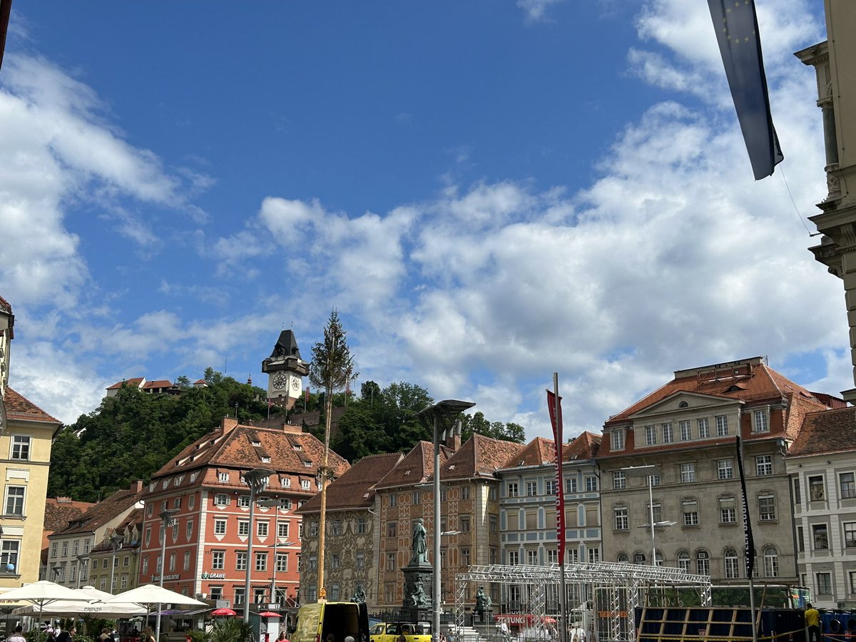 hartl_md's tweet photo. Learning about the latest research at the Annual Meeting of the Austrian Society of Gastroenterology and Hepatology with a view of beautiful Graz π #vlsg #livertwitter https://t.co/JGrloTTv7Z