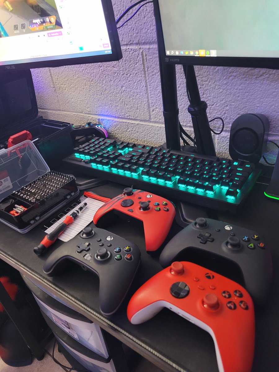 spartanx106's tweet photo. Crack head activities. Salvaging parts to hopefully make 2 out of the 4 work properly again. My current controller is top left, watching me do surgery on her siblings.  #controllergod #salvaging #whatsESD? #controllerrepair https://t.co/I68pQ5fyUx