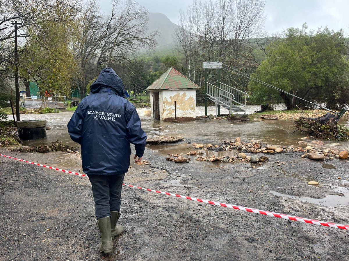 Mayor Gesie visiting areas affected by the floods. Our teams continue to respond to requests for assistance. Please contact our Municipal Control Room to report localised flooding or flood-related damages: 021 808 8999 or send a WhatsApp to 079 622 4722.