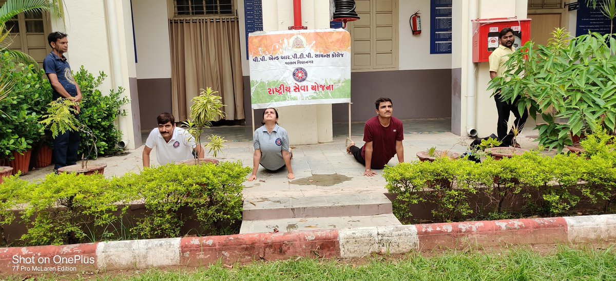 nss_vp's tweet photo. સૂર્ય નમસ્કાર                    આજરોજ યોગ દિન ને ઉજવણી નિમિત્તે તારીખ 17 જૂન અને શનિવાર ના રોજ વી પી સાયન્સ કોલેજ વલ્લભ વિદ્યાનગર ની કોલેજના ટીચિંગ નોન ટીચિંગ સ્ટાફ અને વિદ્યાર્થીઓએ સાથે રહીને સૂર્ય નમસ્કાર અને યોગ પ્રેક્ટિસ કરી હતી
Surya namaskar , vp science college, Gujarat https://t.co/Ez8TgNAuyT