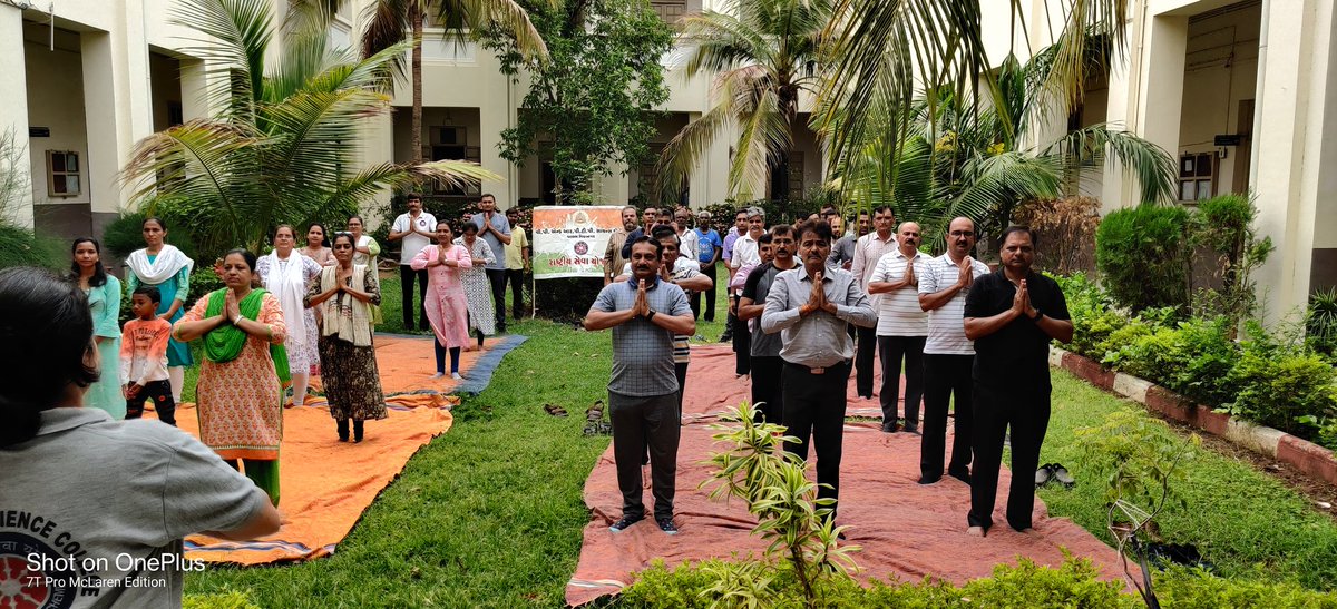 nss_vp's tweet photo. સૂર્ય નમસ્કાર                    આજરોજ યોગ દિન ને ઉજવણી નિમિત્તે તારીખ 17 જૂન અને શનિવાર ના રોજ વી પી સાયન્સ કોલેજ વલ્લભ વિદ્યાનગર ની કોલેજના ટીચિંગ નોન ટીચિંગ સ્ટાફ અને વિદ્યાર્થીઓએ સાથે રહીને સૂર્ય નમસ્કાર અને યોગ પ્રેક્ટિસ કરી હતી
Surya namaskar , vp science college, Gujarat https://t.co/Ez8TgNAuyT