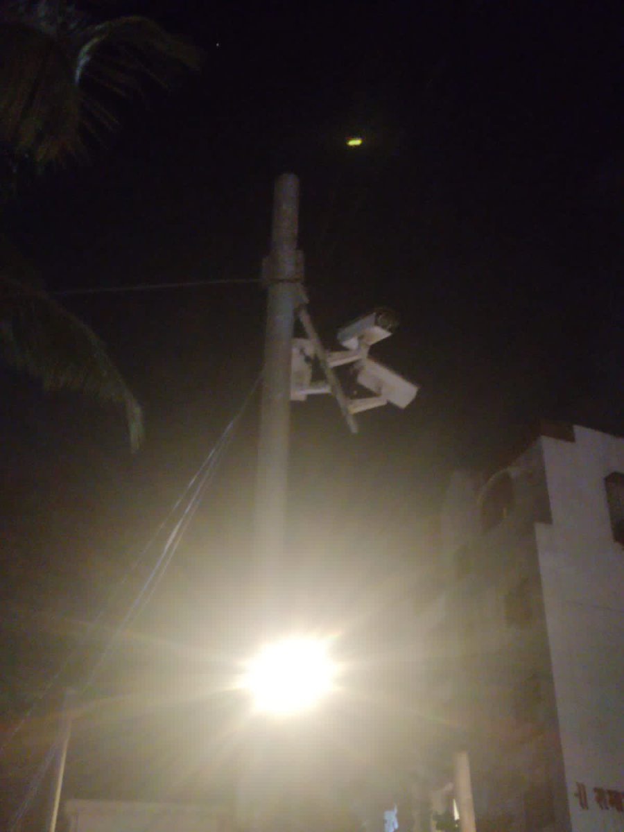 Shubhendude's tweet photo. @MumbaiPolice @mieknathshinde @Dev_Fadnavis 
This cameras are installed 2 years ago but they are not working.Due to this many rickshaw drivers are facing problem of thief.
Rickshaw batteries are getting stolen.
Please look into this and make this camera work ASAP. 
#mumbaipolice https://t.co/083ATYCHkO