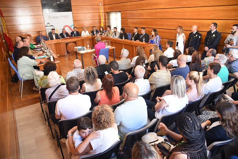 Acte de constitució del nou Ajuntament i elecció de l’Alcalde/ssa   

Es pot seguir en directe per @RTVEV i pel web municipal actes.elvendrell.cat/sesiones

📷 Ramon Costa