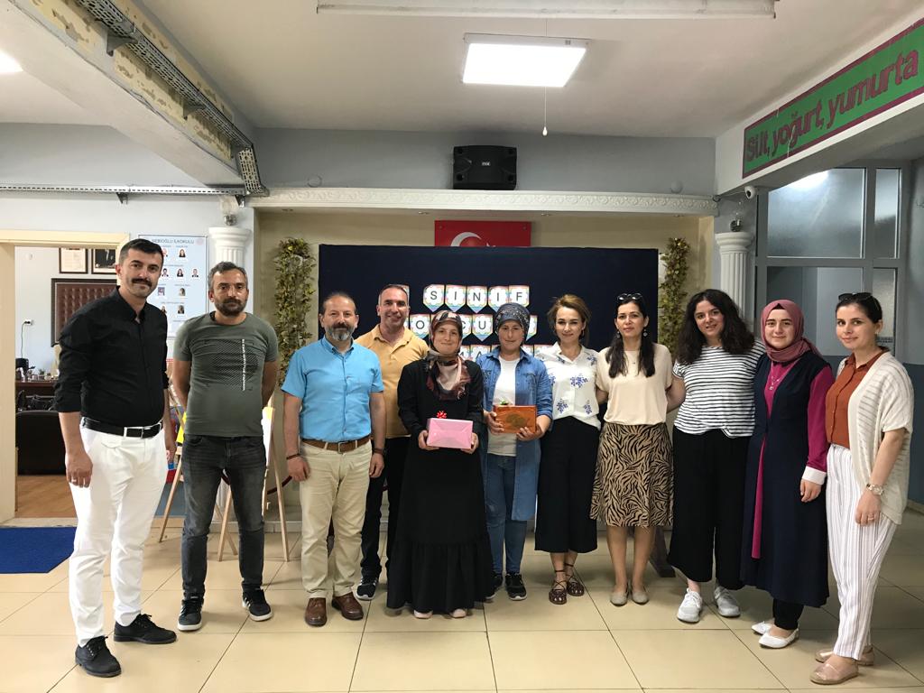 Karnelerimizi alarak yaz tatiline çıktık. <a href="/hknkadi/">Hakan Kadı</a> <a href="/ismailbas67/">İsmail BAŞ</a> <a href="/caycumailcemem/">Çaycuma İlçe Milli Eğitim Müdürlüğü</a> <a href="/zuleyhaaldogan/">Züleyha Aldoğan</a> <a href="/ZonguldakMEM/">Zonguldak İl Millî Eğitim Müdürlüğü</a> 
nebiogluilkokulu.meb.k12.tr/icerikler/karn…