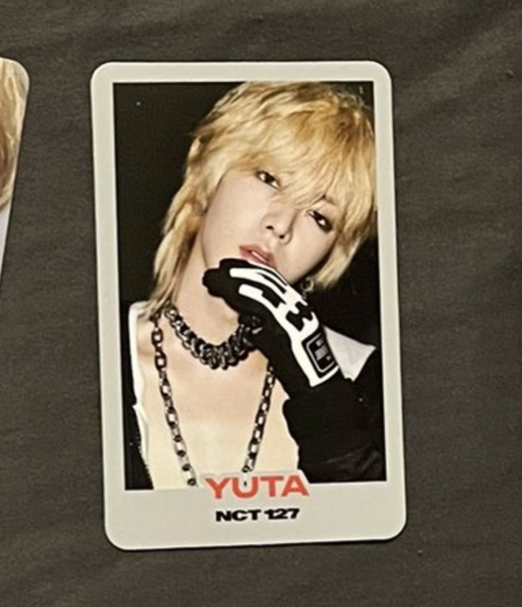 _serxnaipity_'s tweet photo. @haechansbian I’ll take both of these yutas https://t.co/xvWVH45RSV