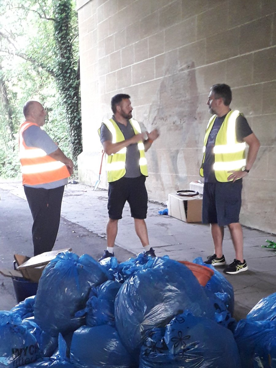 WCFC_Photos's tweet photo. The volunteers at @WorcesterCityFc would like to say a MASSIVE "Thank you" to Steve Jones at Malvern Hills and Wychavon District Council for arranging the litter picking kit and collection of the bagged litter. 🧤🦺🗑🙂👌 https://t.co/vLSwATEM7w
