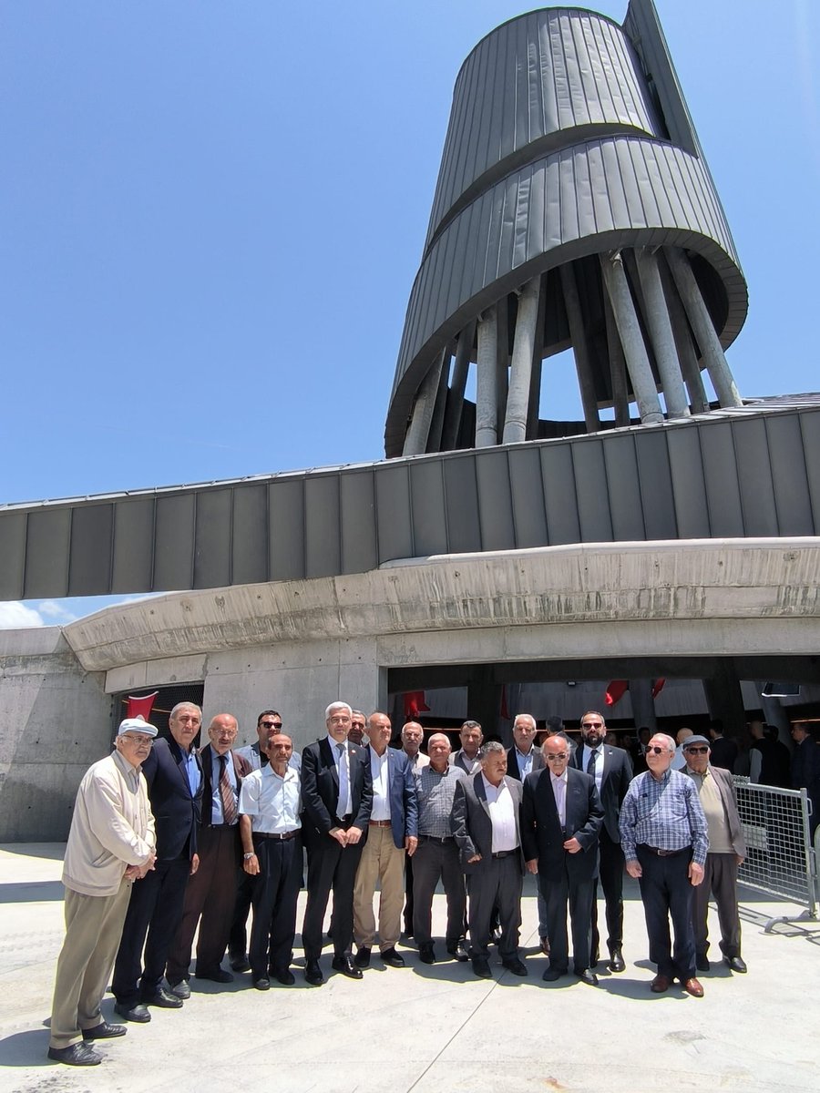 DpGultekinUysal's tweet photo. Her gün daha çok anladığımız ve aradığımız 9. Cumhurbaşkanımız, Genel Başkanımız Süleyman Demirel'i vefatının yıl dönümünde kabri başında, İslamköy Çalcatepe'deki Anıtmezar'da rahmet duaları ve minnetle andık. https://t.co/T3tyRL2JPB