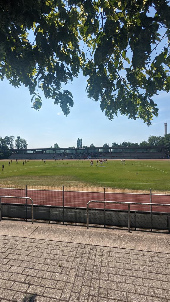 Schattenplatz ✅😅 #bayer04frauen