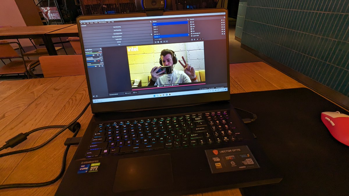 [#ad/#gifted]

We are LIVE from London thanks to @IntelUK providing this AMAZING @MSI__UK #VectorGP Laptop
twitch.tv/ralphyy

Also massive shoutout to @Platform_EXP for hosting me and providing me a space to stream.

#IntelPartner #IntelCore