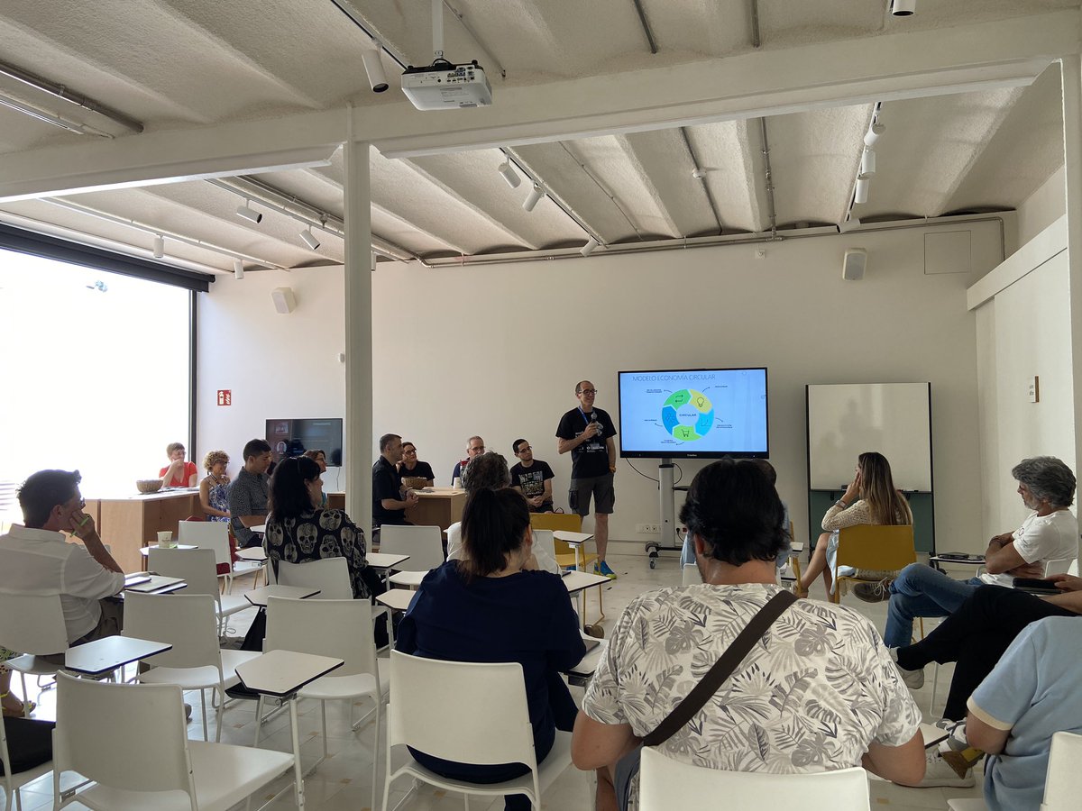 inno_delta's tweet photo. Finalitzem el taller pràctic amb l’exposició de les solucions per a l’economia circular en les que han estat treballant els participants. 🔎
I que bones idees! ♻️
#FonsEUCat #PECTInnoDelta #InnoDelta https://t.co/YX2cSAhsqn