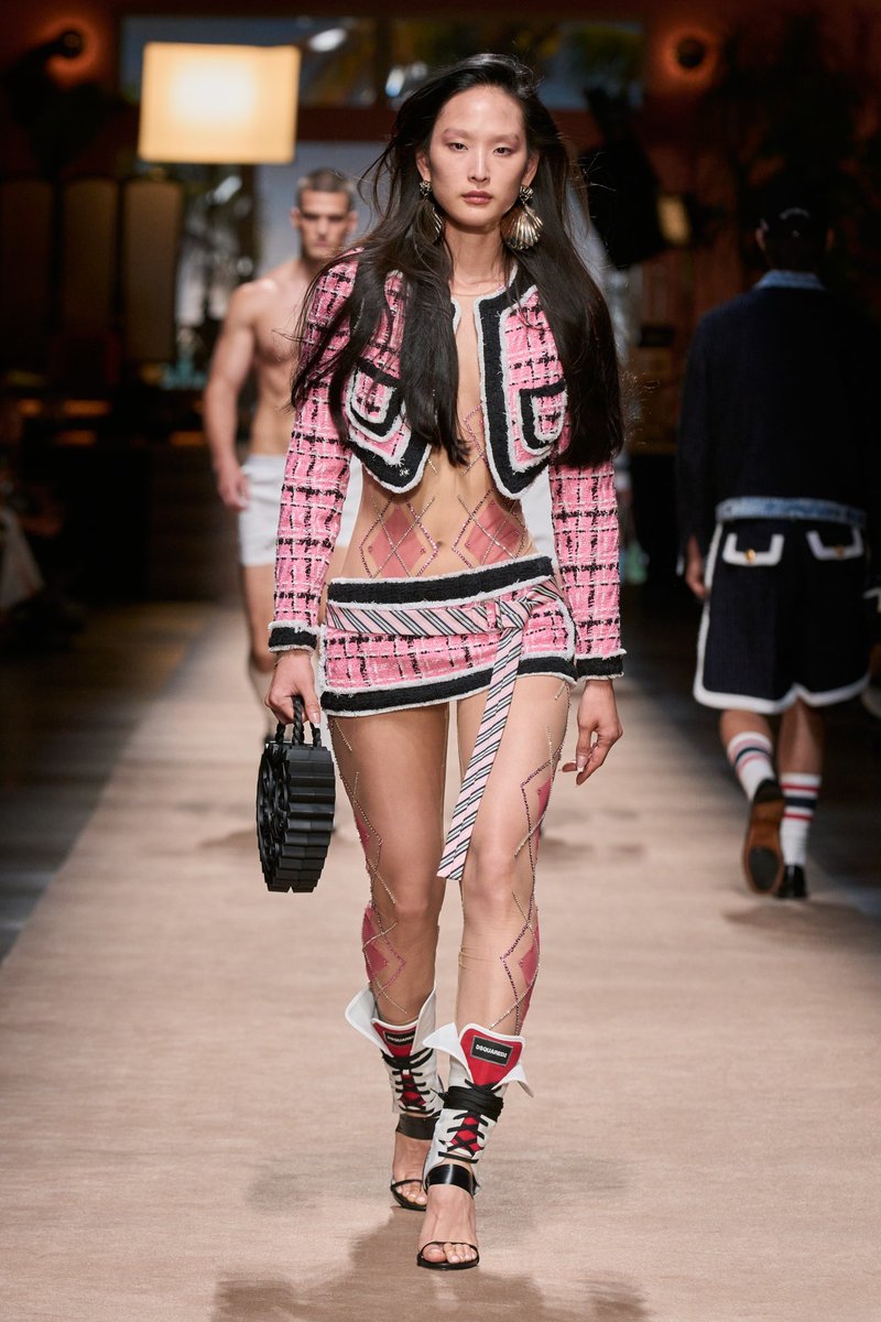 Dsquared2 Spring Summer 2024 collection fashion show 'D2 Naughty' (June 16, 2023) kendam.com/news/fashion-s… 

#Dsquared2 #SS24 #Runway #D2Naughty #Fashion #Kendam