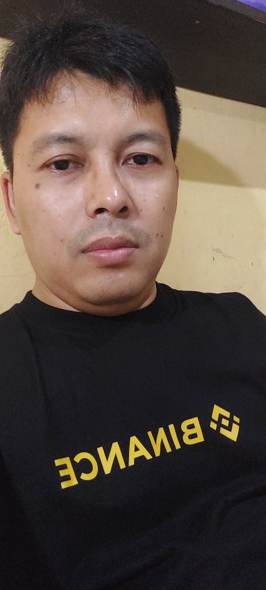 PowerSupriyanto's tweet photo. Hai @cz_binance i'm wearing #Binance shirt https://t.co/8fXsRW5AWP