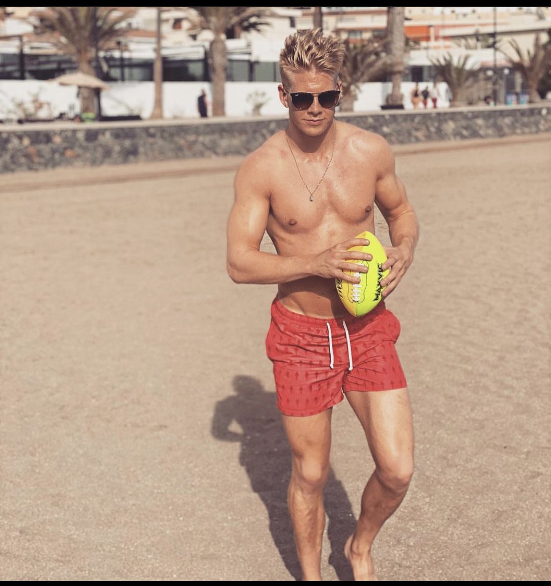 Til hamingju með daginn Ísland 🇮🇸Vaknaði einhvernveginn hugsandi um það að Viktor Jóns er kominn í gang upp á Skaga og brosti bara og hristi hausinn. #SkepnuSeason