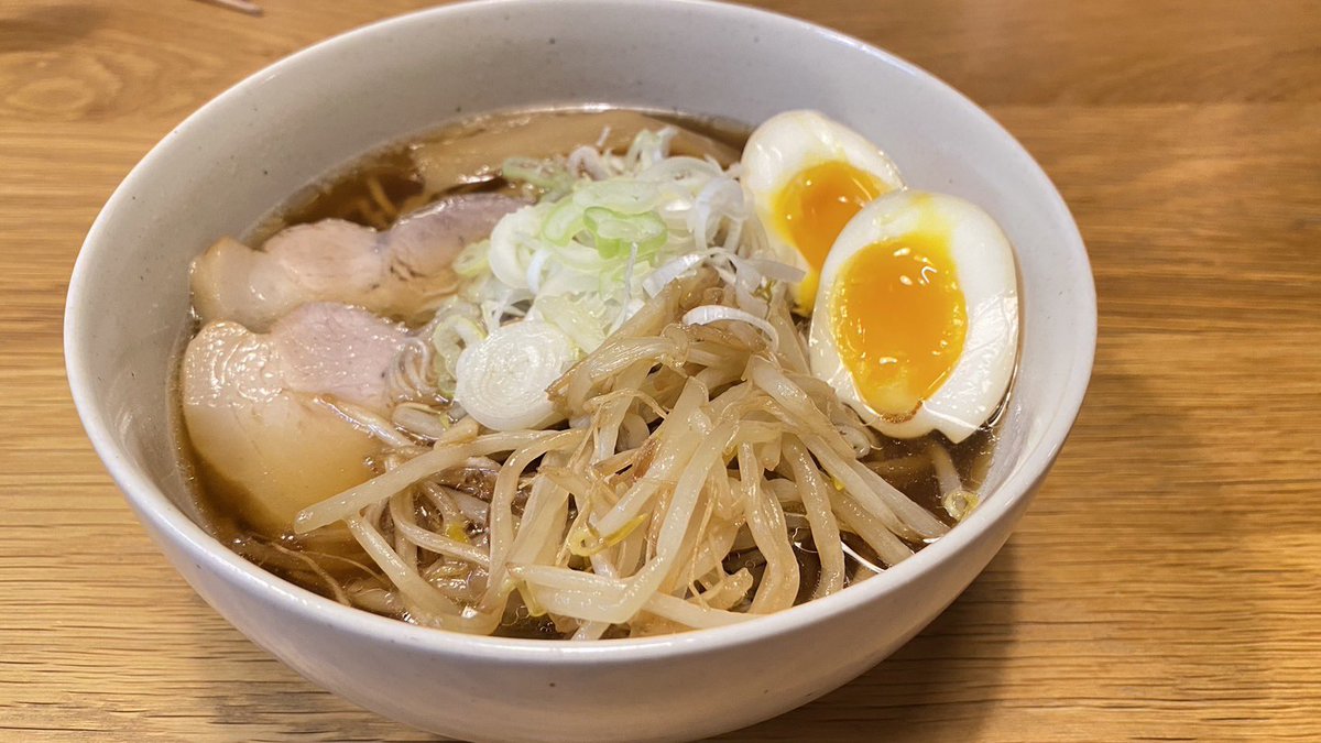 Deloris2306's tweet photo. 昨日、焼豚を作り、今日は鶏ガラと豚骨でスー��を作り、煮卵を作り、夜ご飯はラーメンとチャーマヨ丼です🍜レッツでぶ活。 https://t.co/3VaY9HjPvJ
