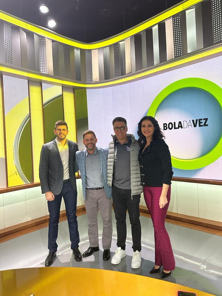 Hj as 22:30 vai ao ar o programa Bola da Vez que fiz com esses craques do jornalismo esportivo… ⁦<a href="/plihalespn/">André Plihal</a>⁩ ⁦<a href="/glausantiago/">Gláucia Santiago</a>⁩ ⁦<a href="/mathsuman/">Santosh Kumar</a>⁩ Foi muito legal!!!