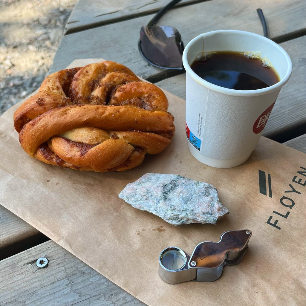 #coffee #gneiss #geologyrocks #hobby Groet uit #BergenNorway 🇳🇴