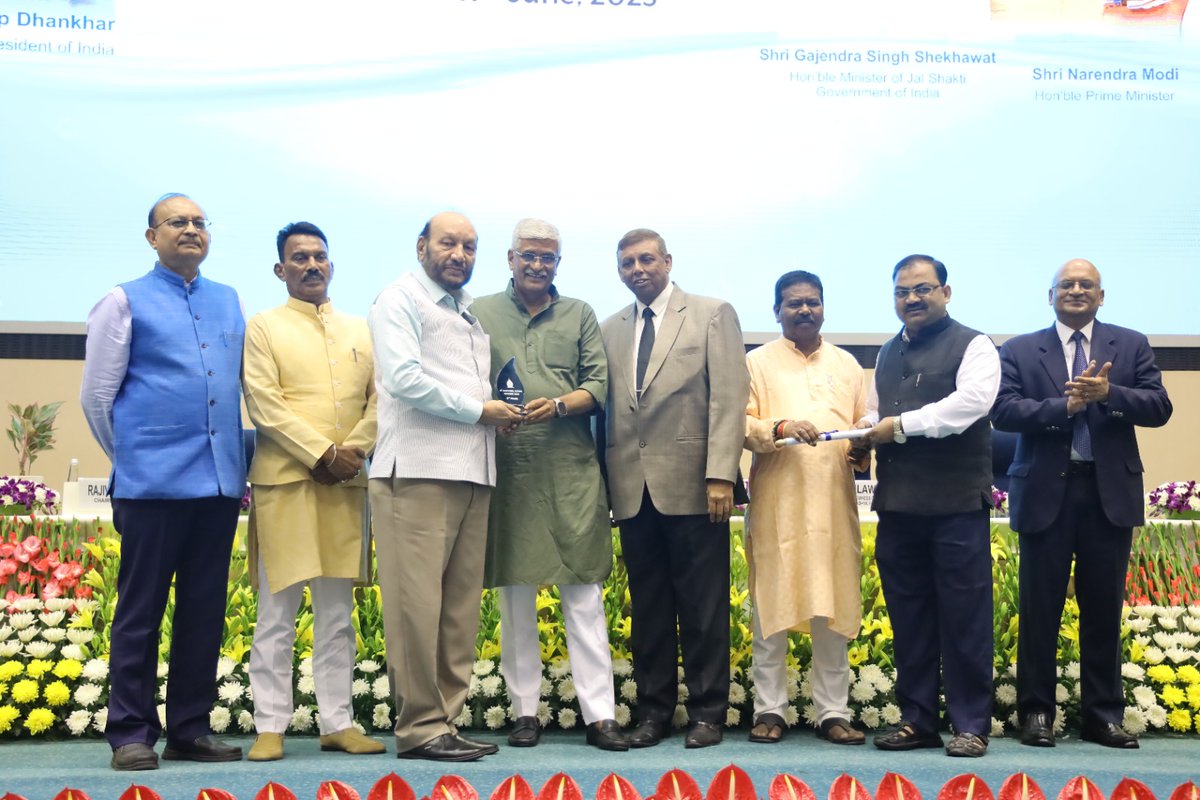 Congratulations to Maulana Azad National Urdu University, Hyderabad, Telangana, for securing the second prize in the Best Institution for Campus Usage category at the 4th #NationalWaterAwards! 

#NWA #CelebratingWater