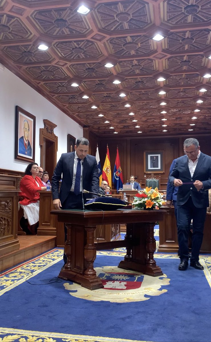 hectorjsuarez's tweet photo. Acepto con responsabilidad, dedicación y entrega al 100% el gran reto de seguir trabajando junto a la ciudadanía para mejorar y avanzar en los próximos cuatro años. https://t.co/WAeA8dCajh
