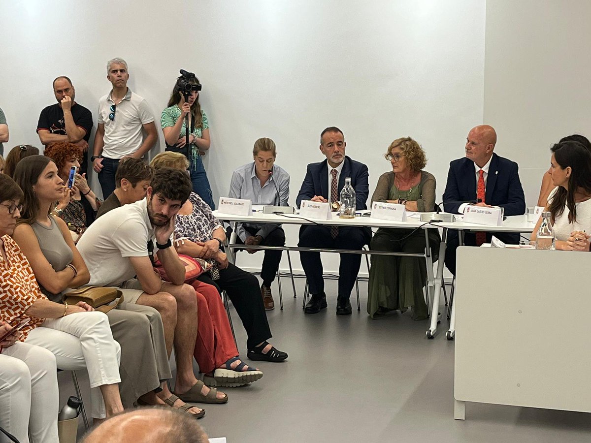 La regidora <a href="/xellgalobart/">meritxell galobart</a> (Enlaira Molins) ha dit en la seva primera intervenció que cal escoltar a la ciutadania i que es comprometen a ser "la veu de la ciutadania al ple" #plemolins
