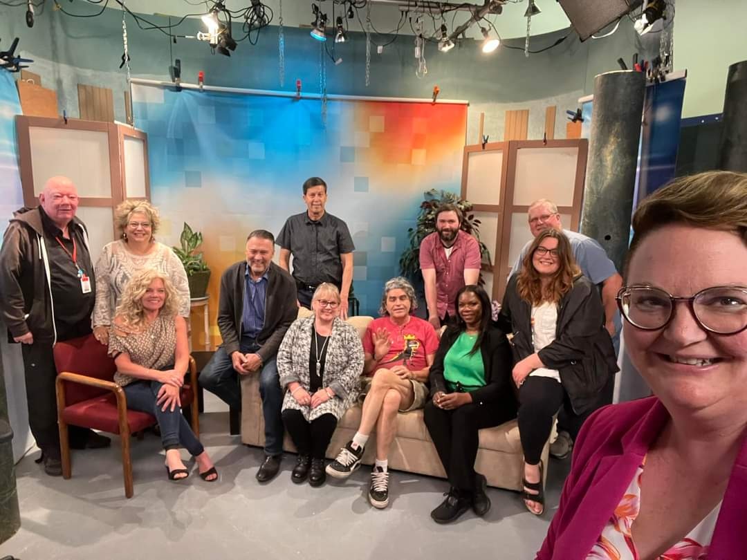 Great to catch up with other RogersTV hosts, producers, volunteers, and staff for an appreciation BBQ.  Special thanks to Mayor Lisa Post for her masterful selfie skills that captured this amazing photo.

#rogerstvdufferincaledon #inconversationwithalethia #thepostoffice