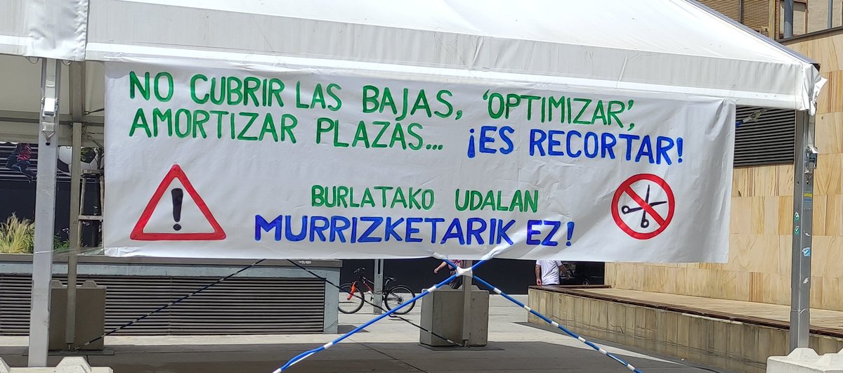PorBurlada's tweet photo. Gaur, #Burlata-ko politika zaharrari agur esatea eta aro berri bat irekitzea espero dugu, non elkarrizketa, kudeaketa arduratsua eta murrizketen amaiera gobernu talde berriaren iparrorratza izango diren.
Gobernatzen duenak zerbitzuak defendatzen ditu!

#BurlataParaTodxs https://t.co/KzGaowwEoV
