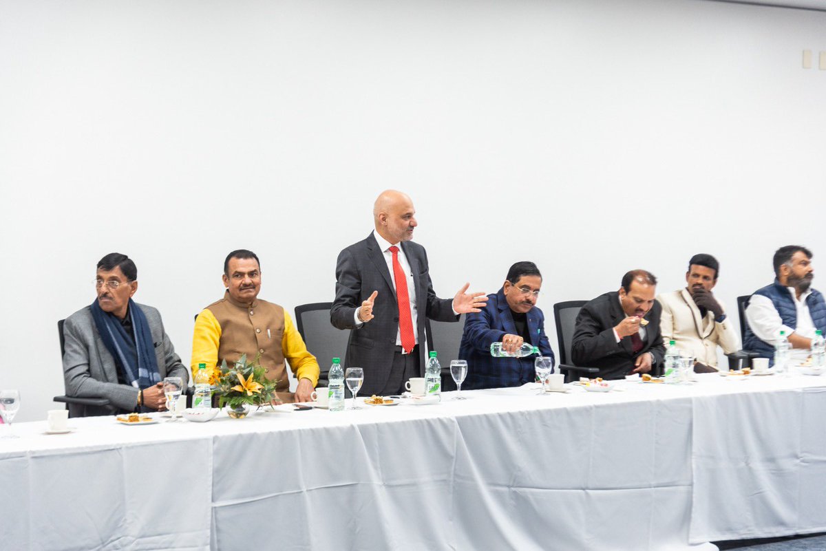 Min <a href="/JoshiPralhad/">Pralhad Joshi</a> de <a href="/mpa_india/">संसदीय कार्य मंत्रालय M/O Parliamentary Affairs</a>, delegación Parlamentaria de Buena Voluntad y Emb <a href="/dineshbhatia/">Dinesh Bhatia</a> fueron recibidos por #TCS_Uruguay, importante empleador del sector privado en🇺🇾 y obtuvieron información sobre operaciones de <a href="/TCS/">Tata Consultancy Services</a> en AmericaLatina
<a href="/LokSabhaSectt/">LOK SABHA</a> <a href="/RajyaSabha/">Rajya Sabha</a> <a href="/MEAIndia/">Randhir Jaiswal</a>