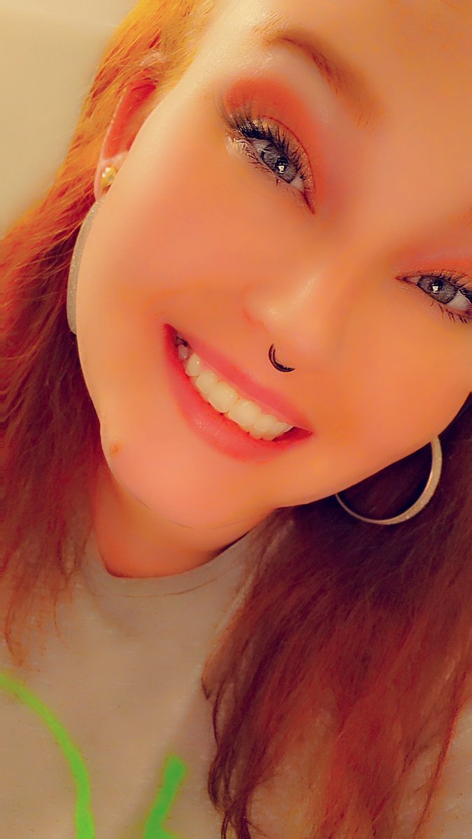 GingerCakes510's tweet photo. The Many faces of me throughout my second Op-Cl shift in a row after 3hrs of sleep for the second night in a row. Lmfao. Not too shabby, eh😜 Thank God I actually have a weekend! LOL #BudTenderLife #OregonWeed #CannabisCulture https://t.co/m7oNPvj8Zk