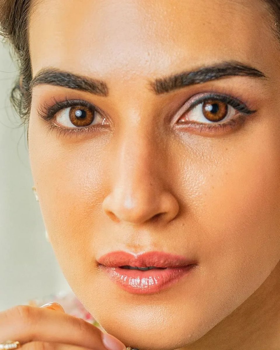 KritiTrends's tweet photo. Closeups ❤️!.
@kritisanon  #KritiSanon https://t.co/eZxppiXqoG