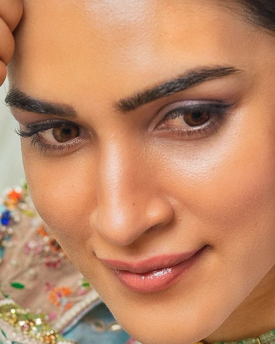 KritiTrends's tweet photo. Closeups ❤️!.
@kritisanon  #KritiSanon https://t.co/eZxppiXqoG
